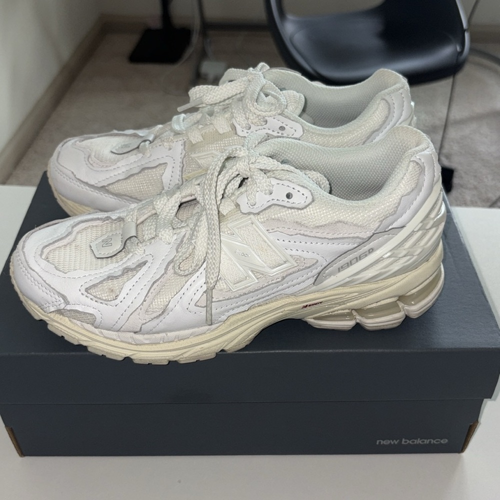 ☑️🐑New balance tech pack 1906d size 7 (fits 8) - Picture 3 of 7